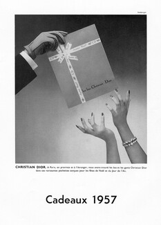 Christian Dior (Lingerie) 1956 "Cadeaux 1957" Stockings & Gloves, Photo Seeberger