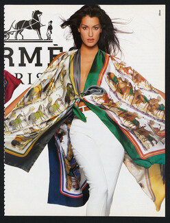 Hermès (Carrés) 1993 Carrés Twill de Soie "Les Ecuries"