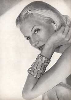 Castlecliff 1954 Bracelet by Anne Fogarty for Castlecliff, Photo Horst