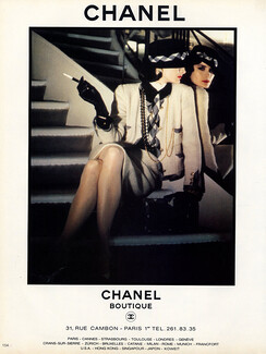 Chanel 1983 Boutique, Mirrored Staircase