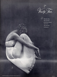 Vanity Fair (Lingerie) 1950 Photo Mark Shaw, Nightgown