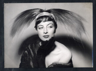 Rose Valois 1951 Capucine (Top Model) Feathers Hat, Original Press Photo Agip, Robert Cohen