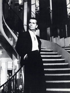 Karl Lagerfeld 1983 Portrait, Shop Staircase Chanel, Photo Helmut Newton