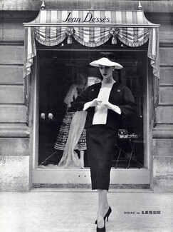 Jean Dessès 1957 Photo Sabine Weiss, Lesur, Shop Window