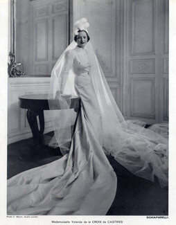 Schiaparelli 1939 Yolande de la Croix de Castries, Wedding Dress, Feathers Hat, Photo C. Martin