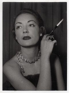 Pierre Balmain 1950 Cigarette Holder, Original Photo Press, Robert Cohen, Jewels