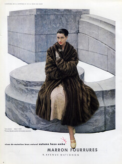 Marron Fourrures 1956 Photo Harry Meerson, Fur Coat