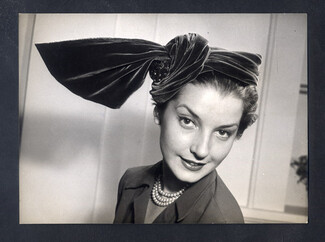Suzanne Fournillon (Millinery) 1951 Orignal Press Photo Robert Cohen