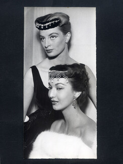 Fernand Aubry (Hairstyle) 1952 Capucine & Teresita (Top Model) Original Press Photo, Robert Cohen
