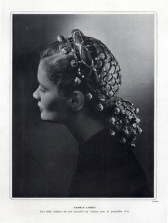 Camille Andrée (Millinery) 1946 Velours noir, pampilles d'or