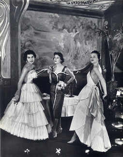 La Mode vue par Gruau, 1950 - Maxim's, Robert Piguet Christian Dior, Fath, Balmain, Molyneux, Text by René Gruau, 6 pages