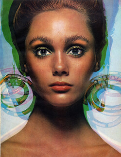 Ellen Haynes (Jewels) 1970 Plastic Swingers Earrings