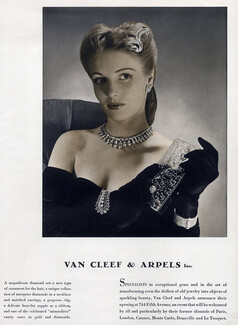 Van Cleef & Arpels 1941 Ornament for the Hair, Necklace, Clip, Bracelet, Celebrated Vanity Case