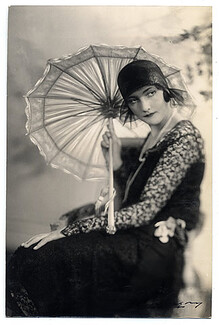 Yvonne Gregory (Photographer) 1929s Original Photo for Marshall & Snelgrove, Doris Cooper (Model) Signed photo