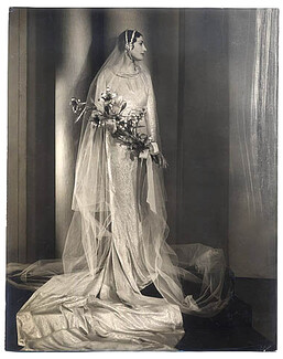 Blake (Photographer) 1930s, Original Photo for Marshall & Snelgrove, Doris Cooper (Model) Signed photo