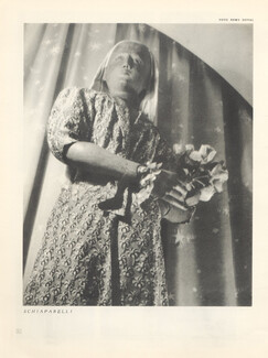 Schiaparelli (Couture) 1947 Photo Remy Duval