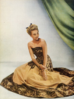 Lucile Manguin (Couture) 1945 Photo Elshoud, Lace Evening Gown