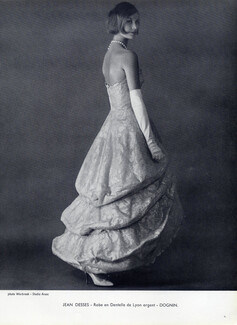 Jean Dessès 1960 backless lace evening gown, gloves, Photo Guy Arsac