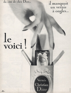 Christian Dior (Cosmetics) 1962 nail polish, Photo Moisdon