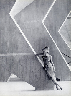 Pierre Cardin (Couture) 1960 Photo Guy Bourdin