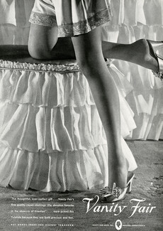 Vanity Fair (Lingerie) 1943 Stockings Hosiery