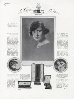 Cartier (Jewels) 1925 Coupe Femina Golf, Watch Regence, Comb, Handbag