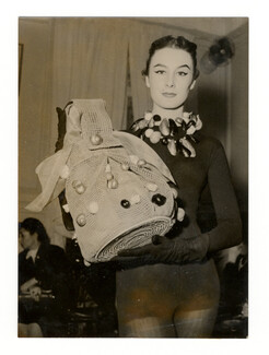 Jacques Fath (Handbag) 1955 Original Press Photo Eclair Mondial, Sea Shell Necklace