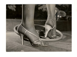 Laure (Shoes) 1953 Original Photo Press Universal