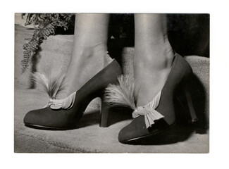 Laure (Shoes) 1950 Original Press Photo Agip, Robert Cohen