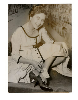 Laure (Shoes) 1954 Original Photo Press Universal