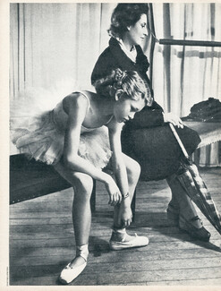 Brigitte Bardot 1963 "La danseuse au tutu vert" Mme Bourgat, Ballerina, Photo Boris Lipnitzki, 2 pages