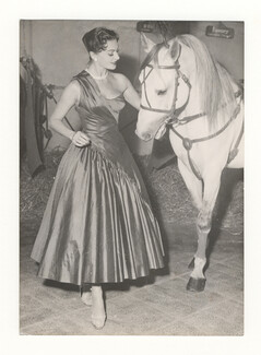 Alwynn (Couture) 1953 Maguy (Top Model) Original Fashion Photo Press Eclair Mondial, Medrano Circus