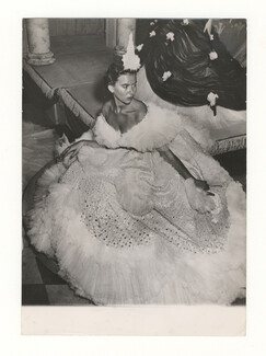 Christian Dior 1950 Sylvie (Top Model) Original Fashion Photo Press Agip, Robert Cohen, white Evening Gown, Embroidery