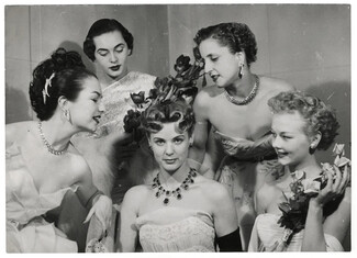 Harriet Hubbard Ayer 1952 Original Photo Press Eclair Mondial, Hairstyle, Cosmetics