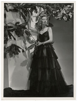 Madeleine Vramant 1945 Service Photographique du Ministère de l'Information, Services Etrangers, Original Fashion Photography