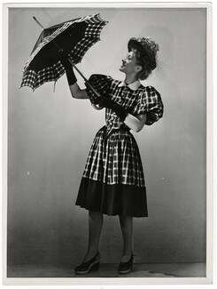 Maggy Rouff 1945 Service Photographique du Ministère de l'Information, Services Etrangers, Original Fashion Photography