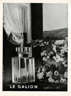 Le Galion (Perfumes) 1949 Sortilège, Photo Laure Albin Guillot