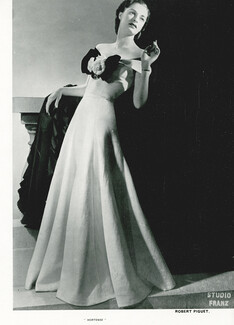 Robert Piguet 1938 White Evening Gown, black velvet, Photo Studio Franz