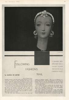 Cartier 1931 A diamond head ornament has a flexible flower and leaves as a forehead piece