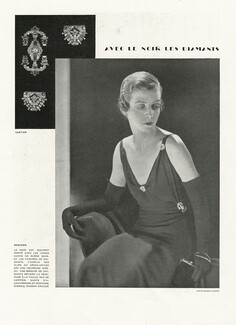 Cartier (Clips, Brooch, Handbag) 1930 Redfern black Dress, Photo George Hoyningen-Huene