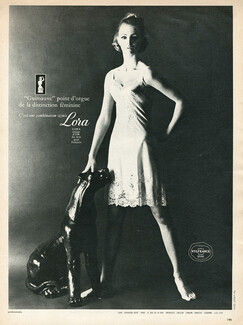 Lora (Lingerie) 1964 Nightgown, Dog, Photo Gilbert Roy