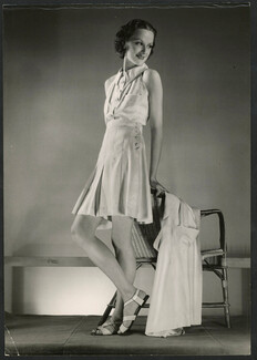 Lucien Lelong 1930s Original Press Photo Deutsch Studio, beachwear, Hermès Sandals