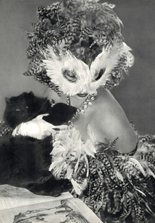 Léonor ou l'invention romanesque, 1949 - Leonor Fini Photo André Ostier, Feathers, Mask, Texte par Carlo Lévi, 3 pages