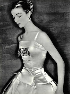 Christian Dior 1954 Evening Dress, Satin de soie de Bodin, Brossin de Méré, Photo Coffin