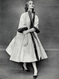 Nina Ricci 1954 Pardessus Col de castor, Gants Hermès, Photo Henry Clarke