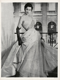 Christian Dior 1953 Dior's Bouffant Evening Dress, Photo Henry Clarke
