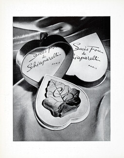 Schiaparelli (Perfumes) 1956 Succès Fou, Photo Kollar