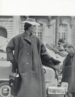 Christian Dior, Hermès (Sac de voyage en veau), Roger Model (Sac en box noir) 1953 Photo Guy Arsac