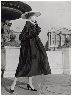 Nina Ricci 1950's Original Photograph, "Vodka", Silk Coat, Le Monnier, Place de la Concorde, Photo Louis-R. Astre