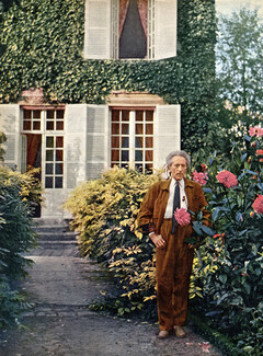 Jean Cocteau Illustre Inconnu, 1957 - Milly, Reportage Jean-François Bergery, Photos Luc Fournol, Text by André Fraigneau, 5 pages